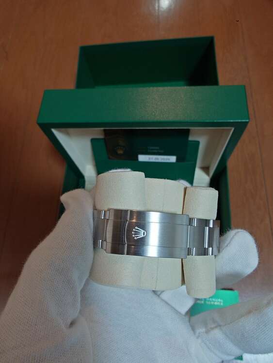 オイスターパーペチュアル新作青文字盤36mm（高級時計）の商品画像 - 査定依頼日：2025年5月21日 - 最高査定価格：1,200,000円