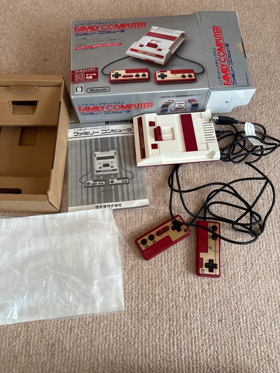 ニンテンドークラッシックミニファミリーコンピュータ（ゲーム機本体・ゲームソフト）の商品画像 - 査定依頼日：2025年11月3日 - 最高査定価格：2,000円