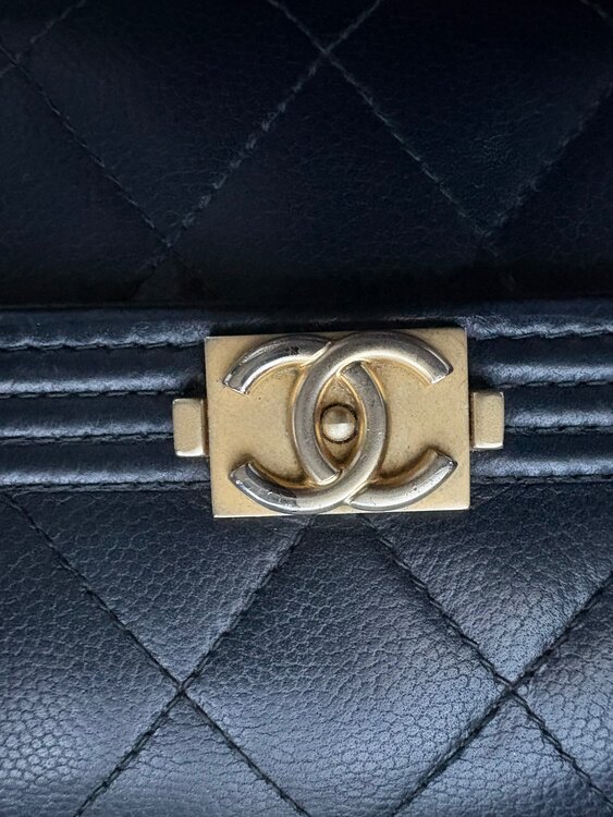 ボーイシャネル　長財布　ブラック（ブランド財布・小物）の商品画像 - 査定依頼日：2025年2月15日 - 最高査定価格：30,000円