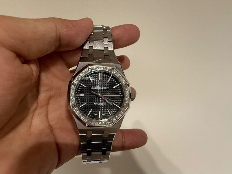 オーデマピゲ ロイヤルオーク （高級時計）の商品画像 - 査定依頼日：2025年2月1日 - 最高査定価格：5,000,000円