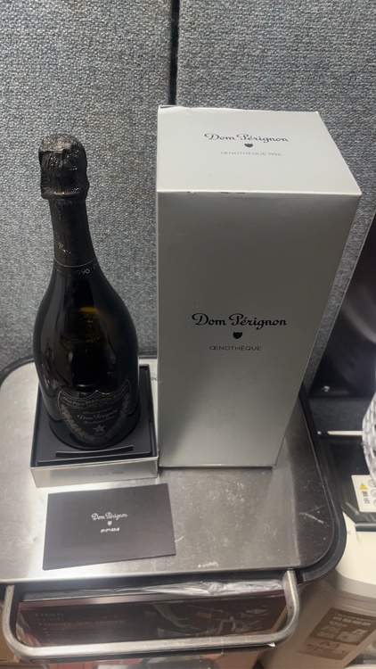 シャンパン ドン・ペリニヨン（お酒）の商品画像 - 査定依頼日：2026年5月24日 - 最高査定価格：75,000円