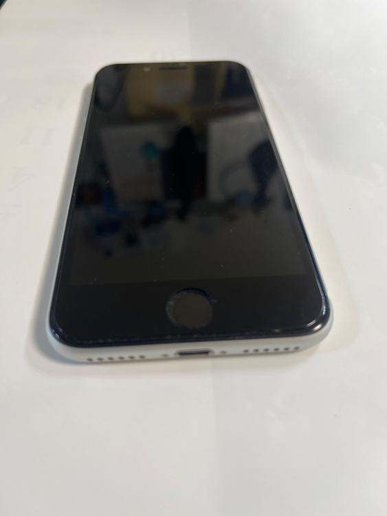 iPhoneSE（スマホ）の商品画像 - 査定依頼日：2026年5月14日 - 最高査定価格：15,000円