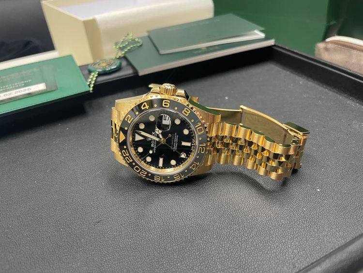 ロレックス GMTマスター 126718grn（高級時計）の商品画像 - 査定依頼日：2025年9月30日 - 最高査定価格：6,800,000円