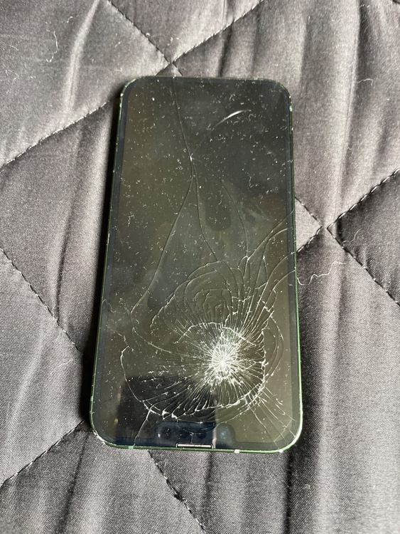 iPhone13（オーディオ・スピーカー）の商品画像 - 査定依頼日：2026年7月18日 - 最高査定価格：8,000円