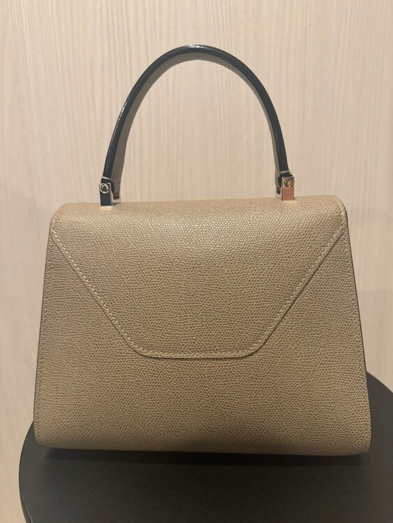 ヴァレクストラ  （ブランドバッグ）の商品画像 - 査定依頼日：2025年4月28日 - 最高査定価格：160,000円