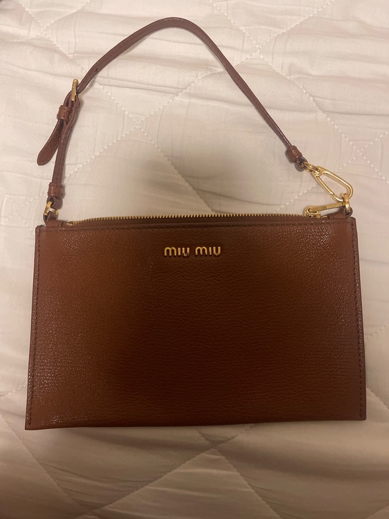 miumiu バッグ（古着・ファッション）の商品画像 - 査定依頼日：2026年8月22日 - 最高査定価格：10,000円