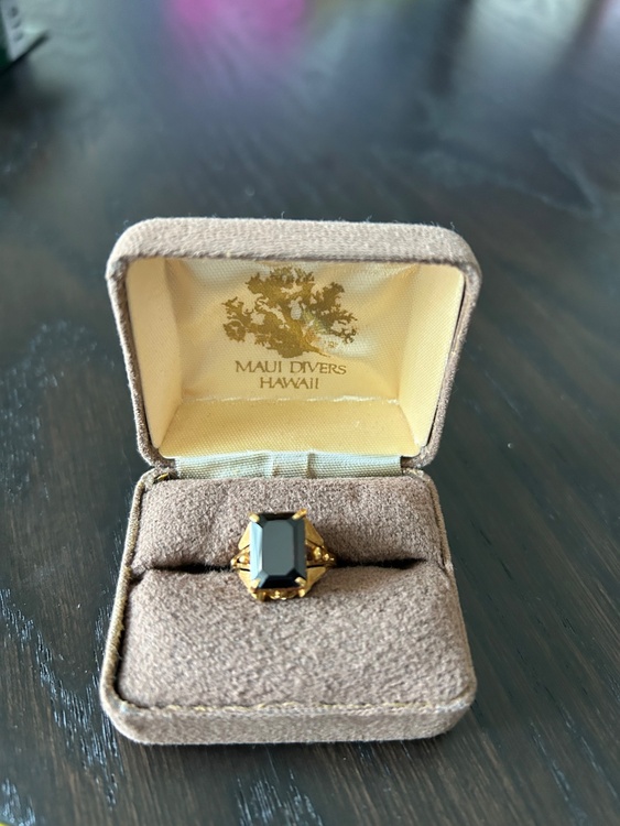 黒い石　18k（金・貴金属）の商品画像 - 査定依頼日：2026年5月5日 - 最高査定価格：100,000円
