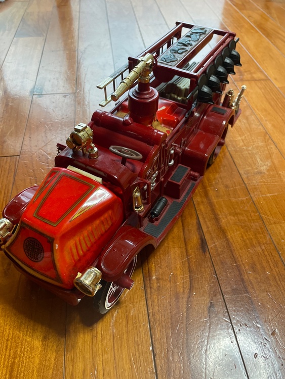 ジムビーム　マックブルドッグ消防車のデキャンタ（お酒）の商品画像 - 査定依頼日：2026年6月15日 - 最高査定価格：10,000円