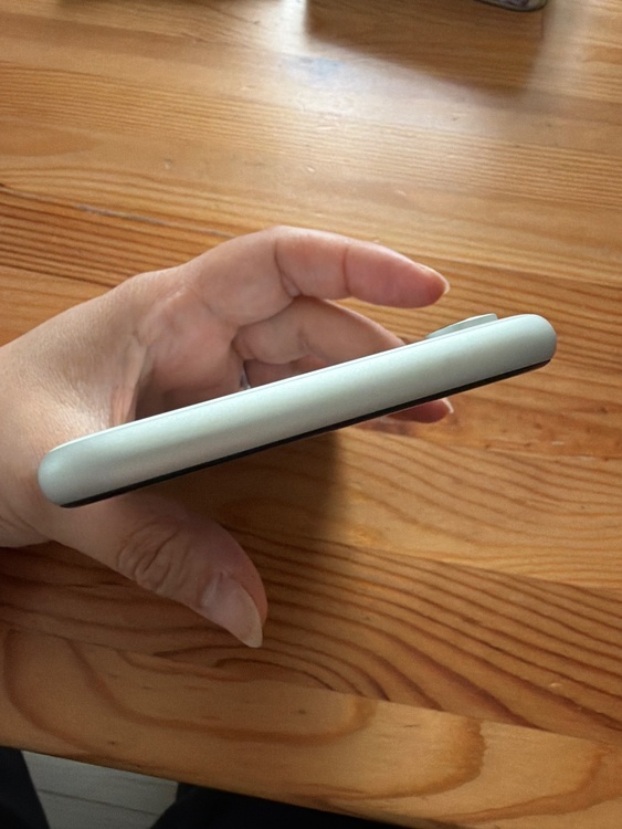 iPhone iPhoneXR 64GB SIMフリー（スマホ）の商品画像 - 査定依頼日：2026年8月27日 - 最高査定価格：12,500円