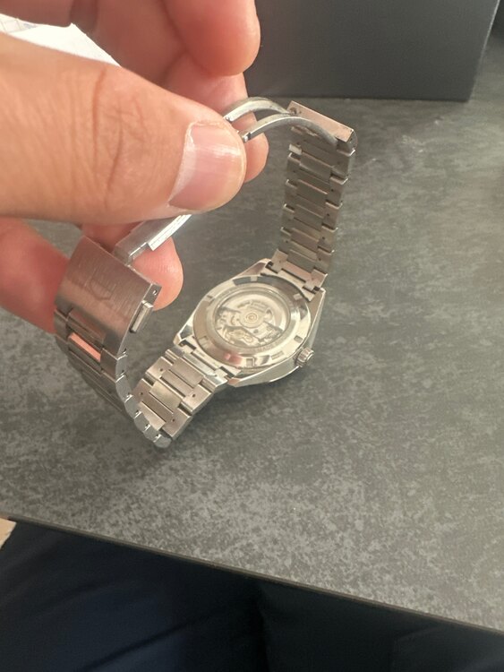 タグホイヤー カレラ WBN2010.BA064（高級時計）の商品画像 - 査定依頼日：2025年4月14日 - 最高査定価格：200,000円