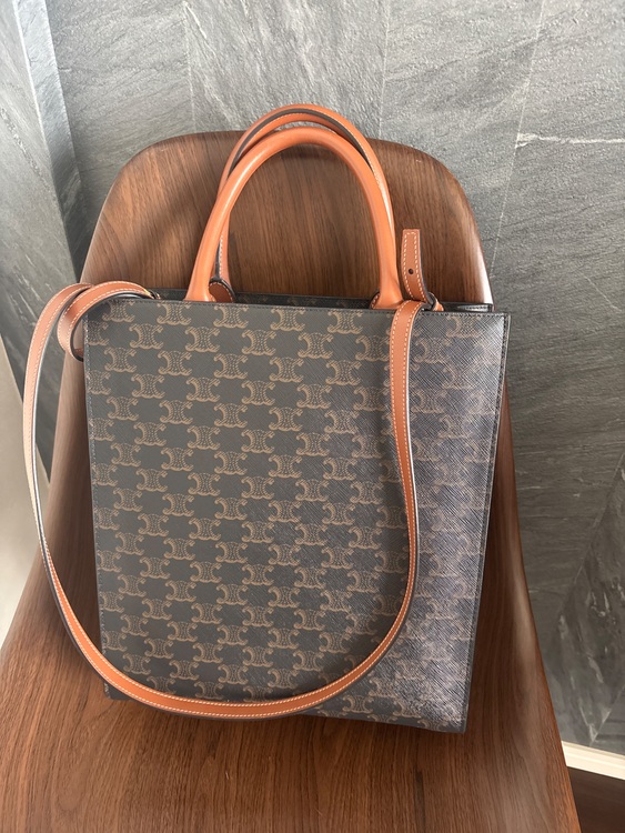 セリーヌ  （ブランドバッグ）の商品画像 - 査定依頼日：2025年6月11日 - 最高査定価格：110,000円