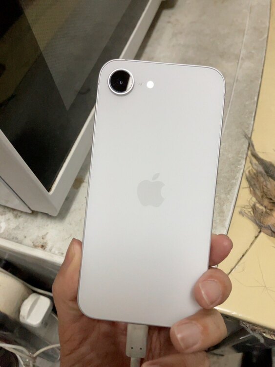 iPhone16e（スマホ）の商品画像 - 査定依頼日：2025年4月23日 - 最高査定価格：80,000円