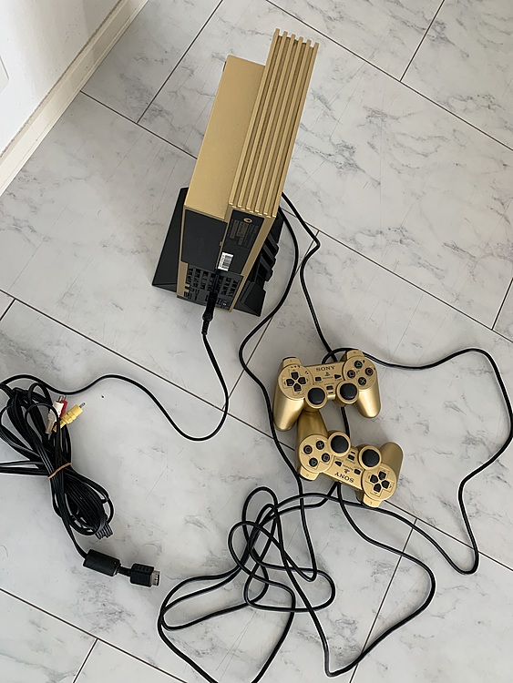 プレイステーション2本体 Zガンダム百式ゴールドパック（ゲーム機本体・ゲームソフト）の商品画像 - 査定依頼日：2019年12月29日 - 最高査定価格：4,200円