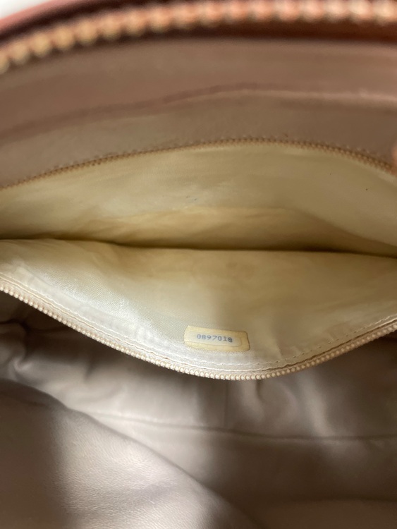 フリンジ付きチェーンショルダーバック（ブランドバッグ）の商品画像 - 査定依頼日：2025年9月5日 - 最高査定価格：120,000円