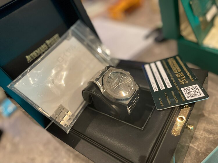 ロイヤルオーク　オートマティック（高級時計）の商品画像 - 査定依頼日：2025年5月11日 - 最高査定価格：4,800,000円