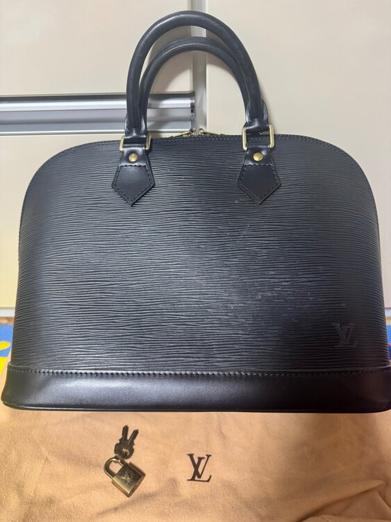 エピ アルマ（ブランドバッグ）の商品画像 - 査定依頼日：2025年5月16日 - 最高査定価格：60,000円