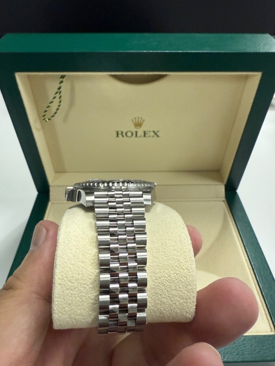 ロレックス GMTマスター （高級時計）の商品画像 - 査定依頼日：2025年11月28日 - 最高査定価格：2,850,000円