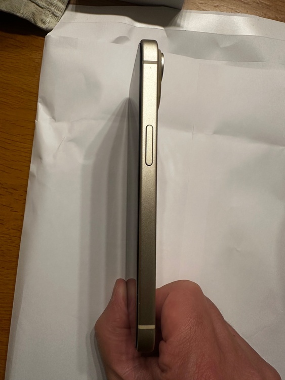 iPhone 15 256GB docomo（スマホ）の商品画像 - 査定依頼日：2026年4月8日 - 最高査定価格：60,000円