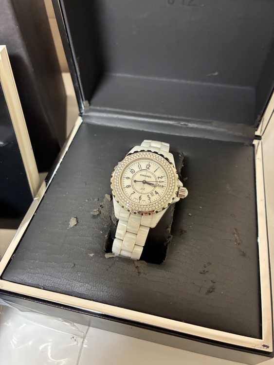 J12 ダイヤベゼル（高級時計）の商品画像 - 査定依頼日：2025年12月22日 - 最高査定価格：430,000円