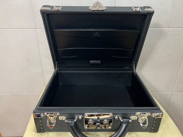 スーパープレジデントを縮小したスペシャルオーダー品‼︎（ブランドバッグ）の商品画像 - 査定依頼日：2026年3月28日 - 最高査定価格：250,000円