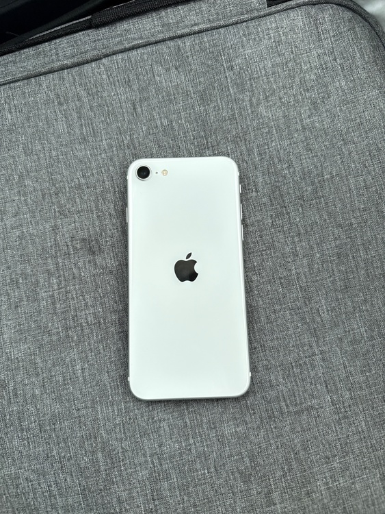 iPhone SE (第 2 世代) 64GB SIMフリー（スマホ）の商品画像 - 査定依頼日：2026年4月21日 - 最高査定価格：13,000円