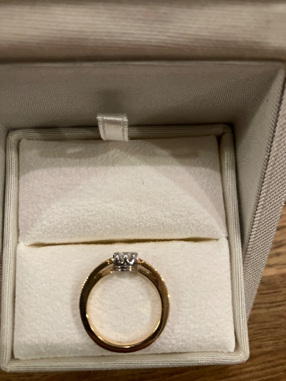 ENUOVE ダイヤモンドリング（宝石）の商品画像 - 査定依頼日：2025年9月9日 - 最高査定価格：200,000円