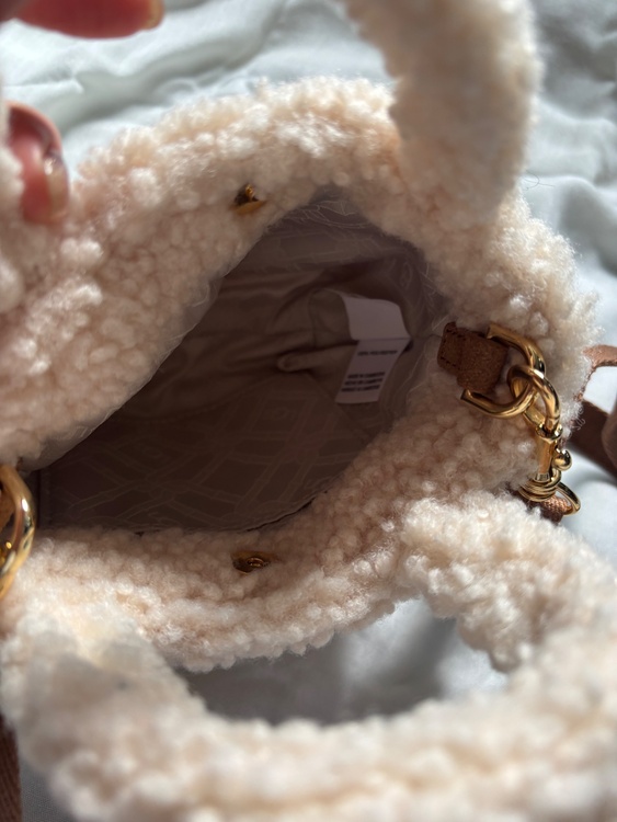 UGG バッグ（ブランドバッグ）の商品画像 - 査定依頼日：2025年12月17日 - 最高査定価格：10,000円