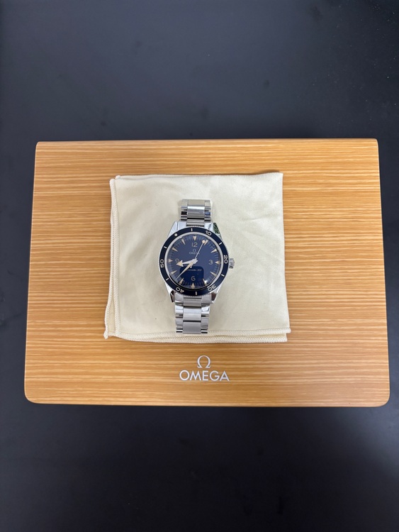 シーマスター300マスタークロノメーター234.30.41.21.03.001（高級時計）の商品画像 - 査定依頼日：2025年8月3日 - 最高査定価格：620,000円