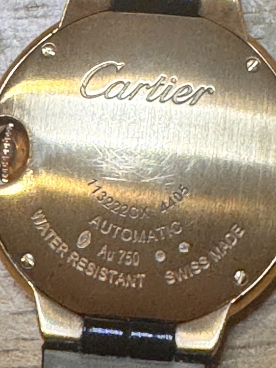 ン ブルー ドゥ カルティエ 33mm（WGBB0052）腕（高級時計）の商品画像 - 査定依頼日：2026年8月21日 - 最高査定価格：10,000円