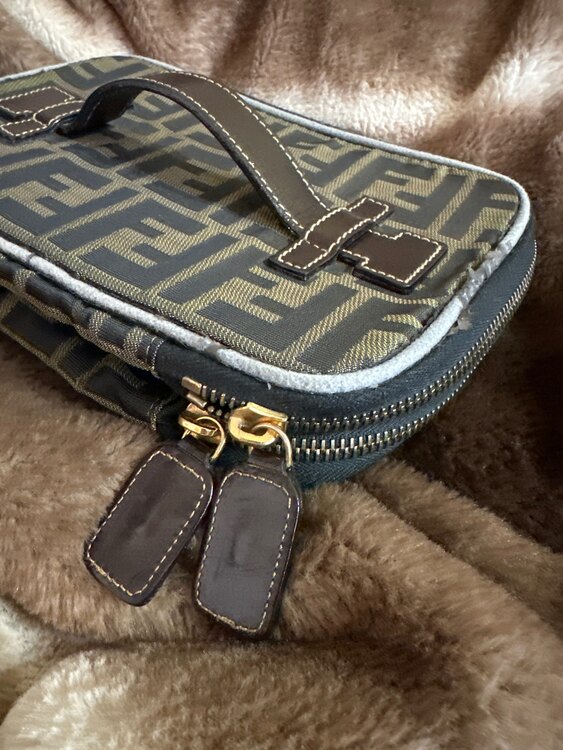 サイドバッグ（ブランドバッグ）の商品画像 - 査定依頼日：2025年3月19日 - 最高査定価格：20,000円