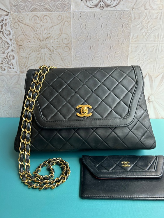 ダイアナフラップ　マトラッセ チェーンショルダー　ミニポーチ付き（ブランドバッグ）の商品画像 - 査定依頼日：2025年9月1日 - 最高査定価格：230,000円