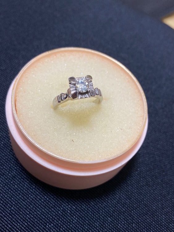 結婚指輪（宝石）の商品画像 - 査定依頼日：2025年10月1日 - 最高査定価格：300,000円