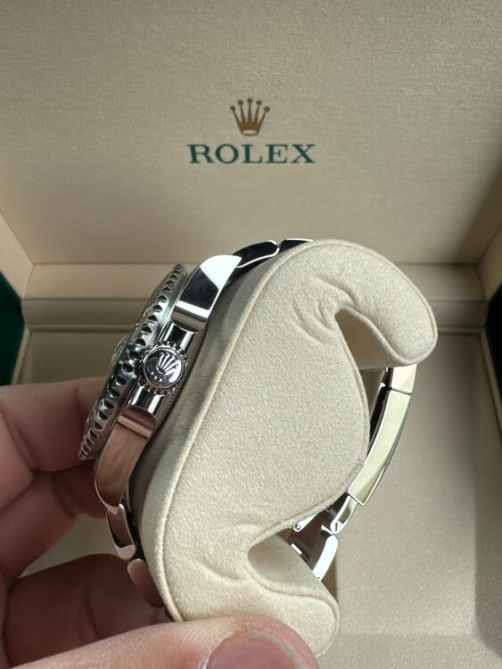 ロレックス GMTマスター 126720（高級時計）の商品画像 - 査定依頼日：2025年5月25日 - 最高査定価格：2,520,000円