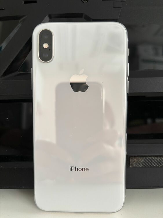 iphoneXホワイト64GB（スマホ）の商品画像 - 査定依頼日：2025年9月15日 - 最高査定価格：16,000円