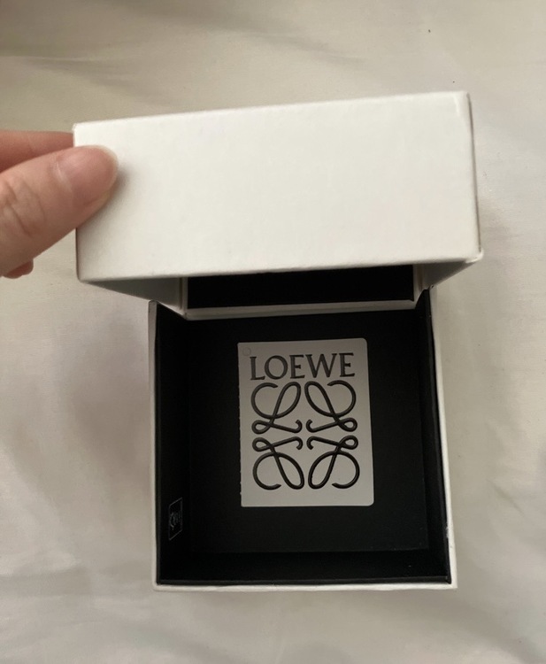 LOEWE アナグラム ブローチ ゴールド（金・貴金属）の商品画像 - 査定依頼日：2026年3月12日 - 最高査定価格：100,000円