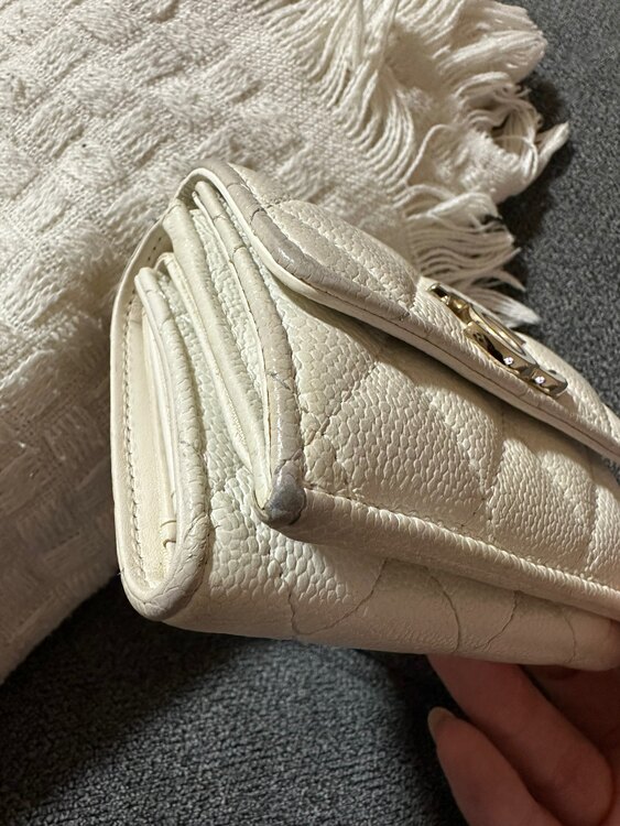 マトラッセ キャビアスキン クルーズコレクション（ブランド財布・小物）の商品画像 - 査定依頼日：2025年5月9日 - 最高査定価格：18,000円