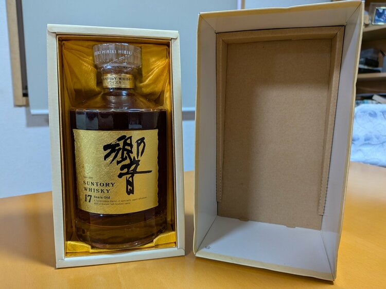 ウイスキー サントリー響 （お酒）の商品画像 - 査定依頼日：2025年12月20日 - 最高査定価格：54,000円