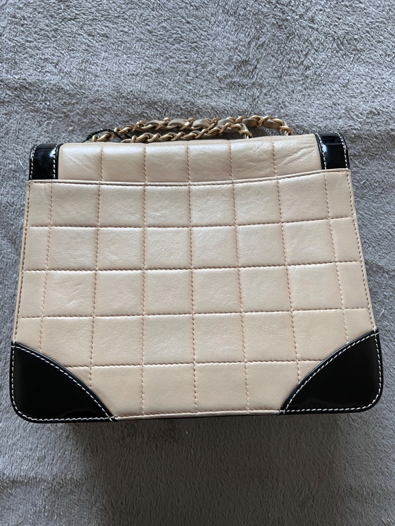 ベージュ　ショルダー（ブランドバッグ）の商品画像 - 査定依頼日：2026年2月15日 - 最高査定価格：130,000円