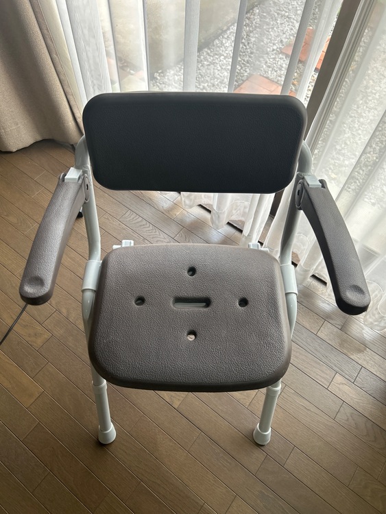パナソニック　シャワーチェア[ユクリア Air] ミドルSPワンタッチ　モカブラ（介護用品）の商品画像 - 査定依頼日：2025年11月9日 - 最高査定価格：1,000円