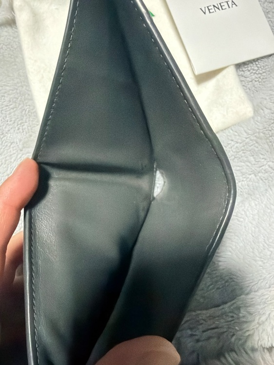 マキシイントレチャート 二つ折り財布　グレー　レザー（ブランド財布・小物）の商品画像 - 査定依頼日：2025年11月26日 - 最高査定価格：30,000円