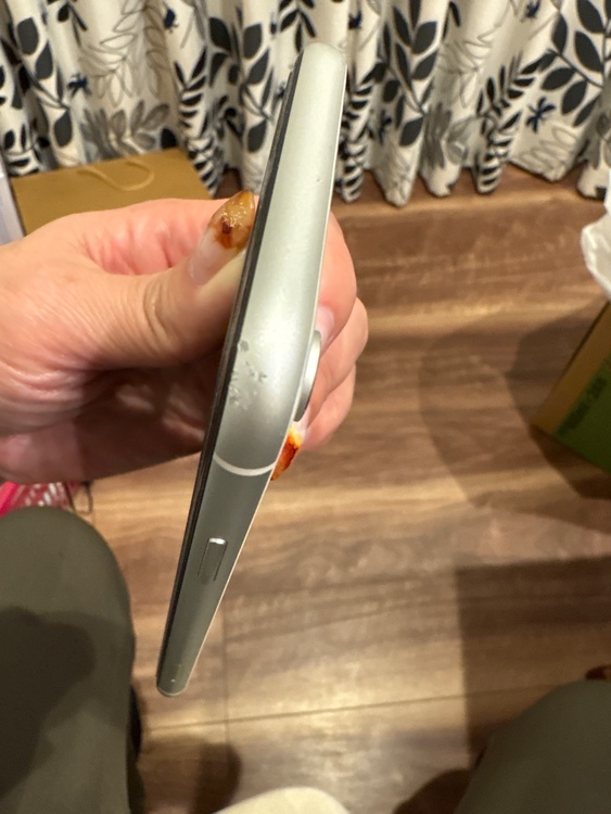 iPhoneXR 128GB Softbank（スマホ）の商品画像 - 査定依頼日：2025年12月30日 - 最高査定価格：14,000円