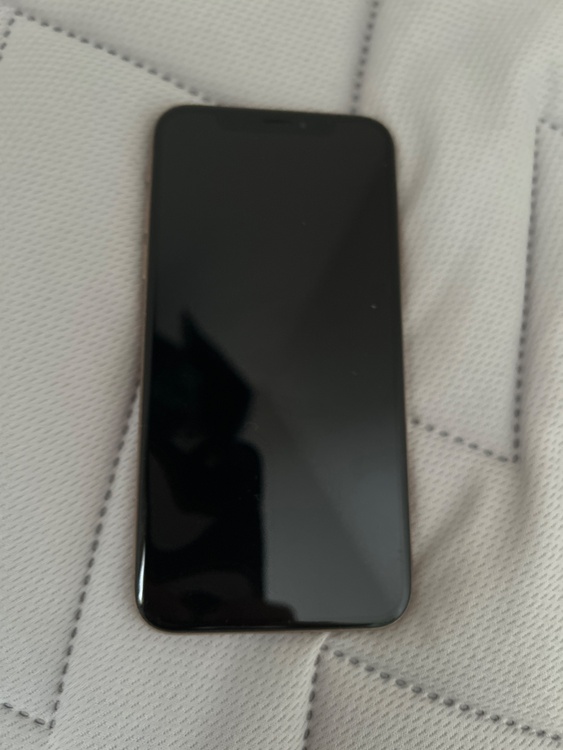 iPhoneXS 256GB au（スマホ）の商品画像 - 査定依頼日：2026年3月19日 - 最高査定価格：13,000円