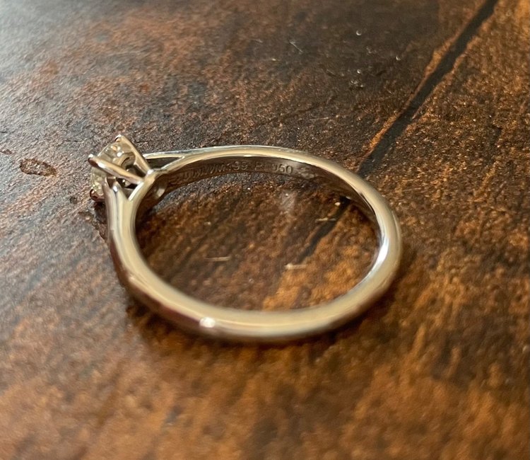 Cartier0.23ct D 50MWM199 Pt950（宝石）の商品画像 - 査定依頼日：2022年9月6日 - 最高査定価格：35,000円