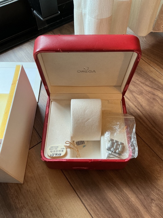 2201.50 シーマスター プラネットオーシャン 自動巻き（ブラック）（高級時計）の商品画像 - 査定依頼日：2025年12月27日 - 最高査定価格：425,000円