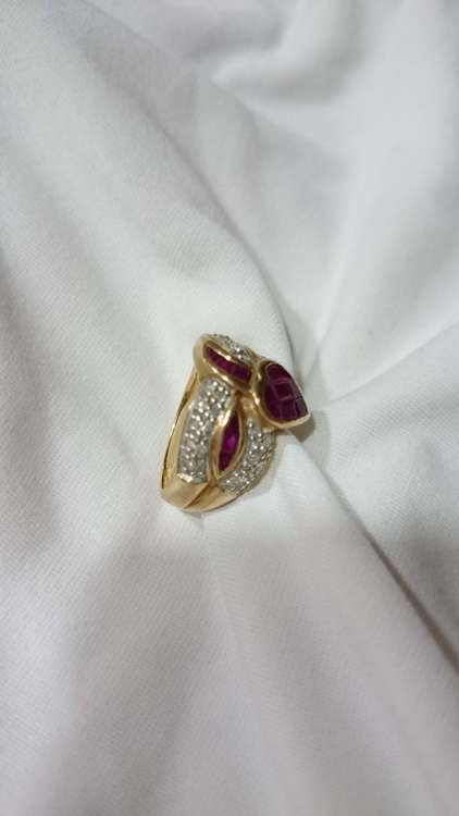 ミステリーセッティング ルビーリング（金・貴金属）の商品画像 - 査定依頼日：2023年2月27日 - 最高査定価格：60,000円