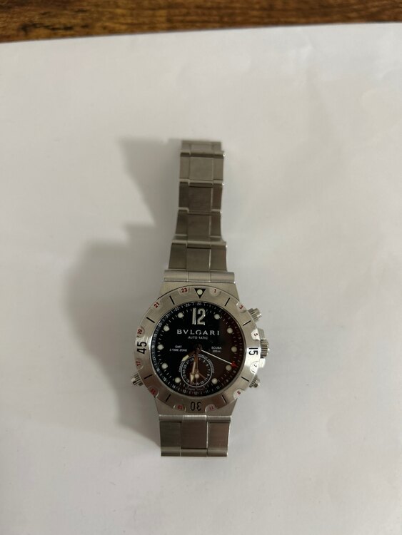 ブルガリ ディアゴノ SD38SGMTディアゴノプロフェッショナルスクーバGMT3タイムゾーンSSブラック（高級時計）の商品画像 - 査定依頼日：2025年5月11日 - 最高査定価格：180,000円