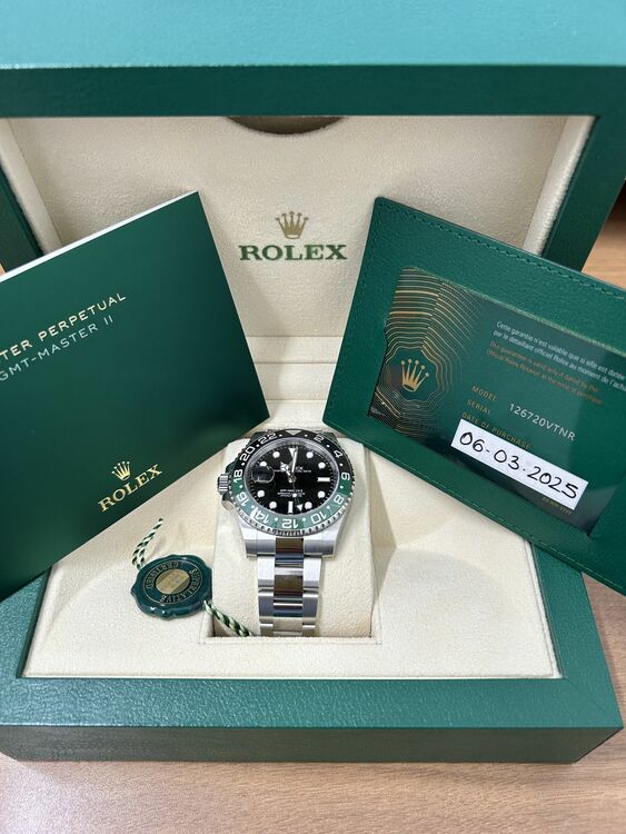 126720VTNR（高級時計）の商品画像 - 査定依頼日：2025年7月25日 - 最高査定価格：2,450,000円