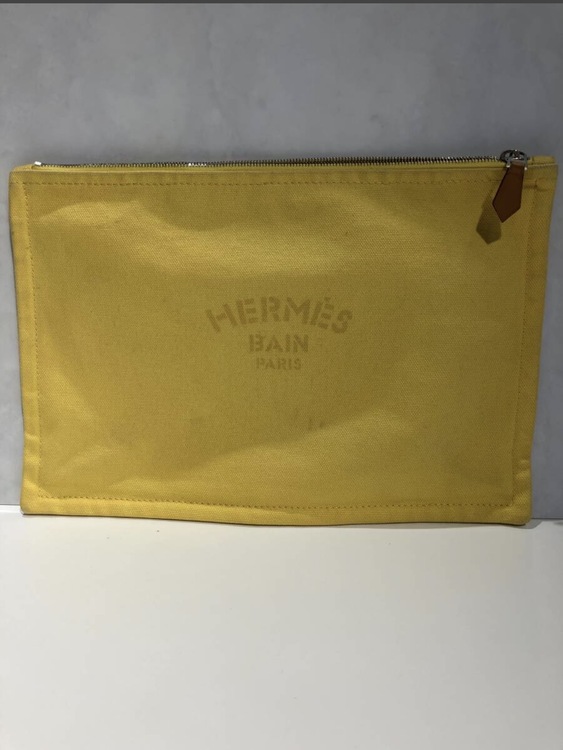 モデル：Herms Bain Flat Pouch （バン フラットポーチ）（ブランドバッグ）の商品画像 - 査定依頼日：2026年7月13日 - 最高査定価格：30,000円