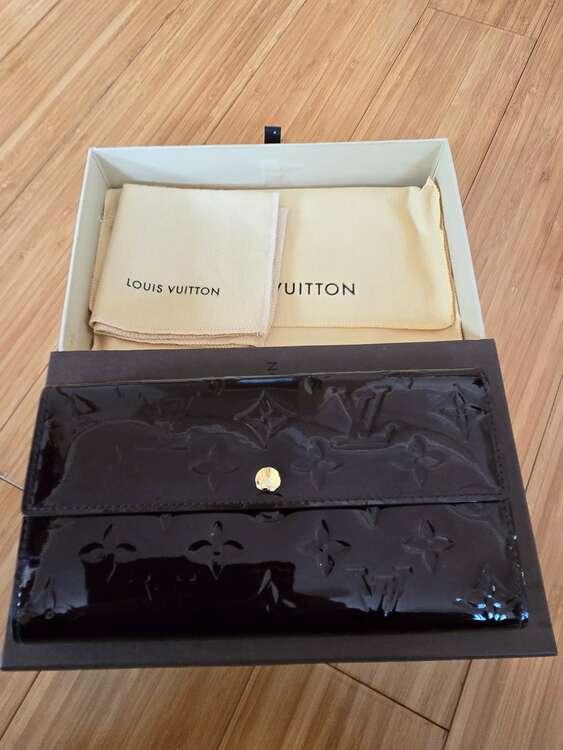 ヴェルニ　長財布（ブランド財布・小物）の商品画像 - 査定依頼日：2025年2月9日 - 最高査定価格：10,000円