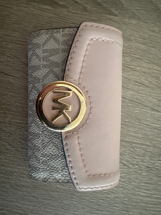 マイケルコース　キーケース（ブランド財布・小物）の商品画像 - 査定依頼日：2025年6月17日 - 最高査定価格：3,000円